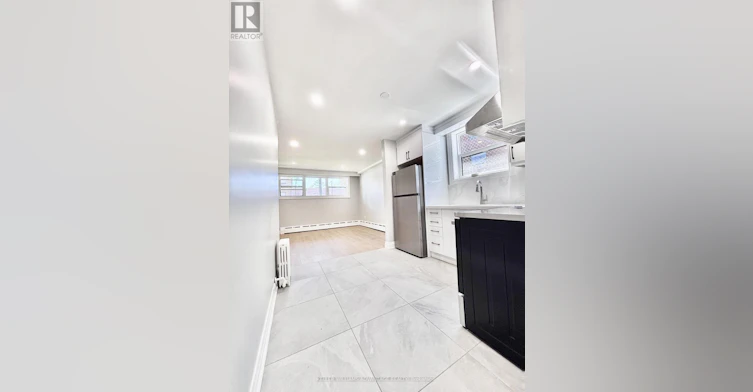 100 Portland Street, Toronto, ON, M8Y 1A7 - 8