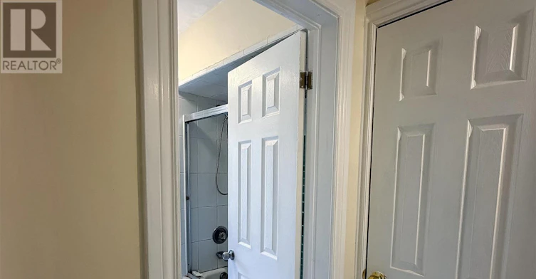 UPPER-148 Belgravia Avenue, Toronto, ON, M6E 2M7 - 4