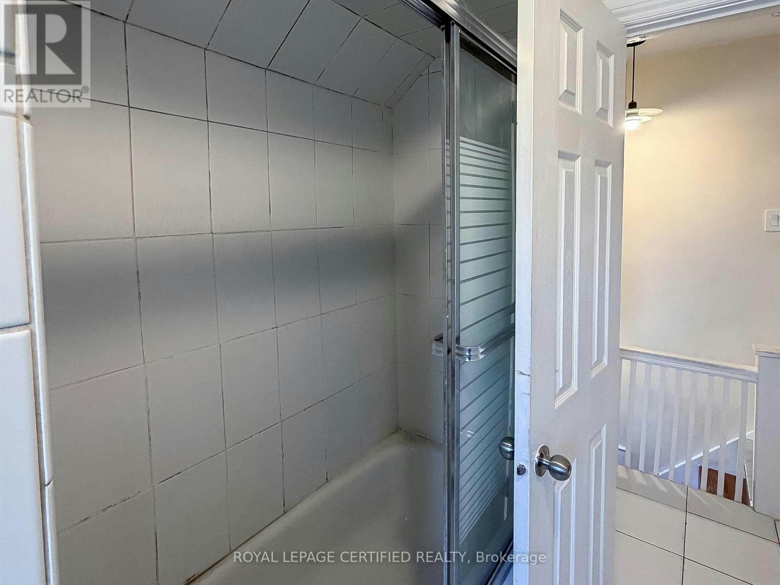 UPPER-148 Belgravia Avenue, Toronto, ON, M6E 2M7 - 7