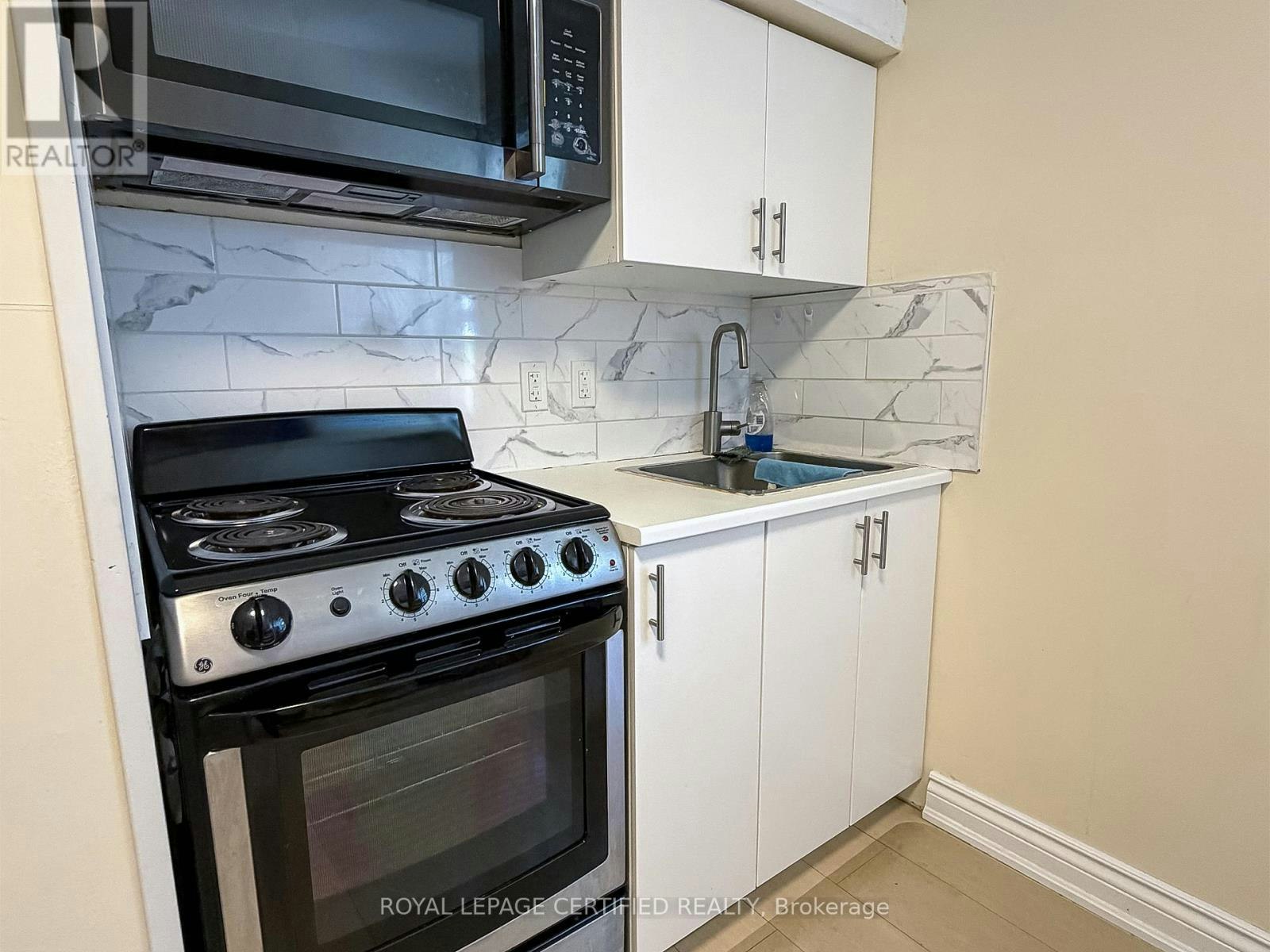 UPPER-148 Belgravia Avenue, Toronto, ON, M6E 2M7 - 13