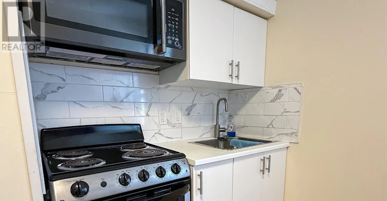 UPPER-148 Belgravia Avenue, Toronto, ON, M6E 2M7 - 13