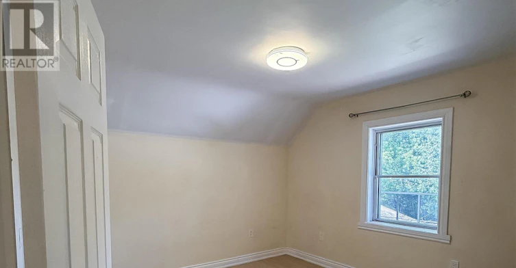 UPPER-148 Belgravia Avenue, Toronto, ON, M6E 2M7 - 8