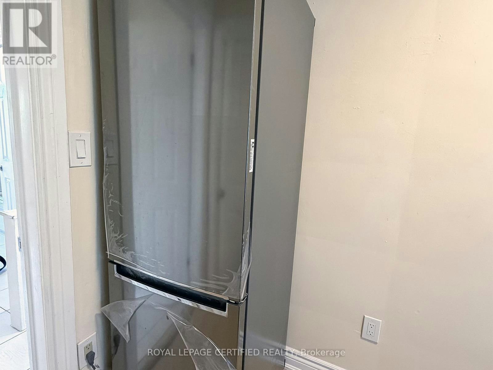 UPPER-148 Belgravia Avenue, Toronto, ON, M6E 2M7 - 11