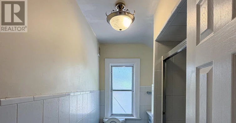 UPPER-148 Belgravia Avenue, Toronto, ON, M6E 2M7 - 5