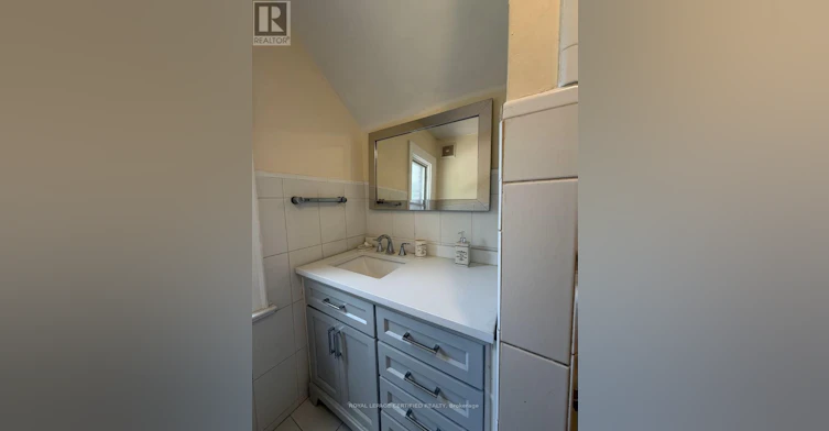 UPPER-148 Belgravia Avenue, Toronto, ON, M6E 2M7 - 6