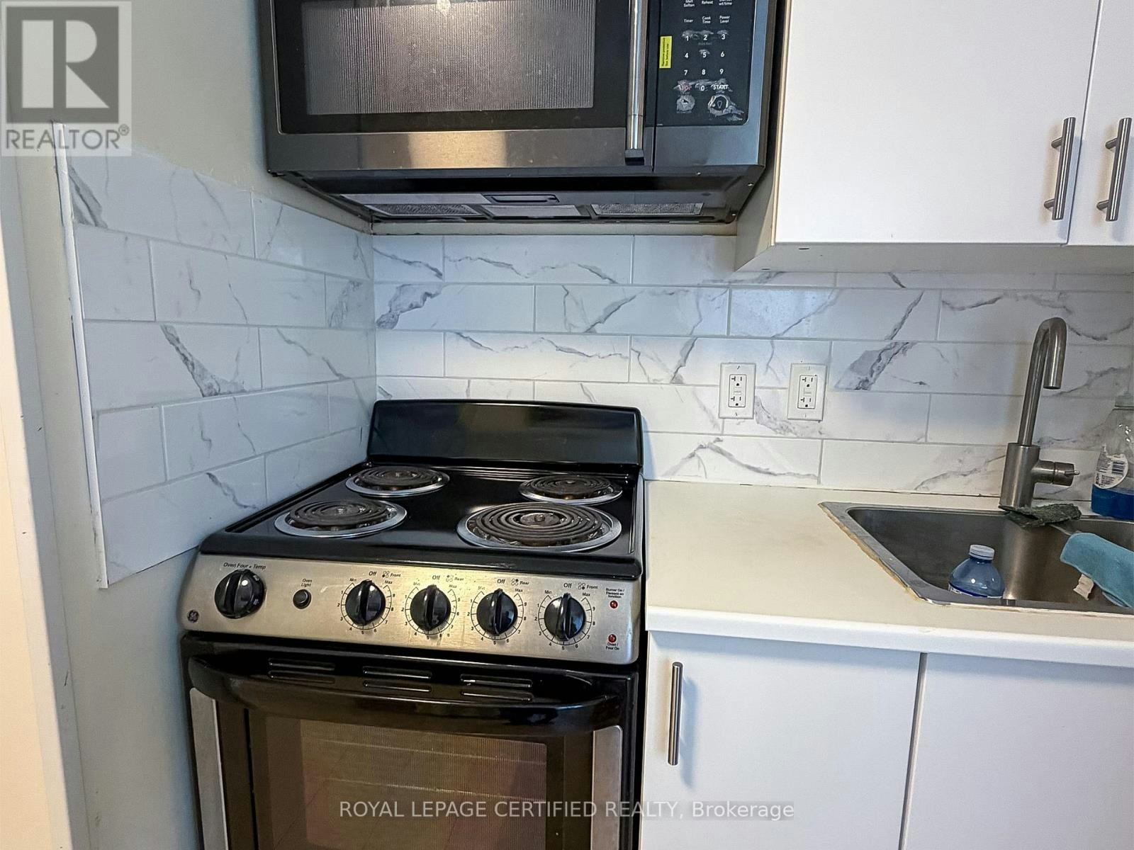 UPPER-148 Belgravia Avenue, Toronto, ON, M6E 2M7 - 12
