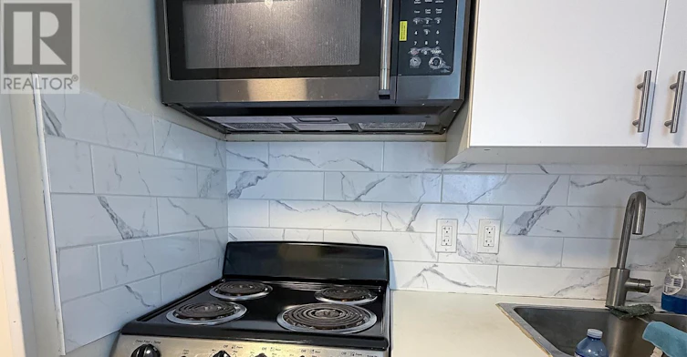 UPPER-148 Belgravia Avenue, Toronto, ON, M6E 2M7 - 12