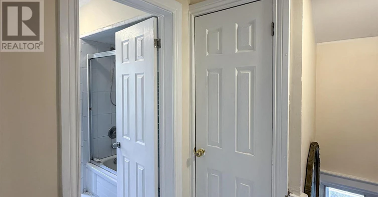 UPPER-148 Belgravia Avenue, Toronto, ON, M6E 2M7 - 3