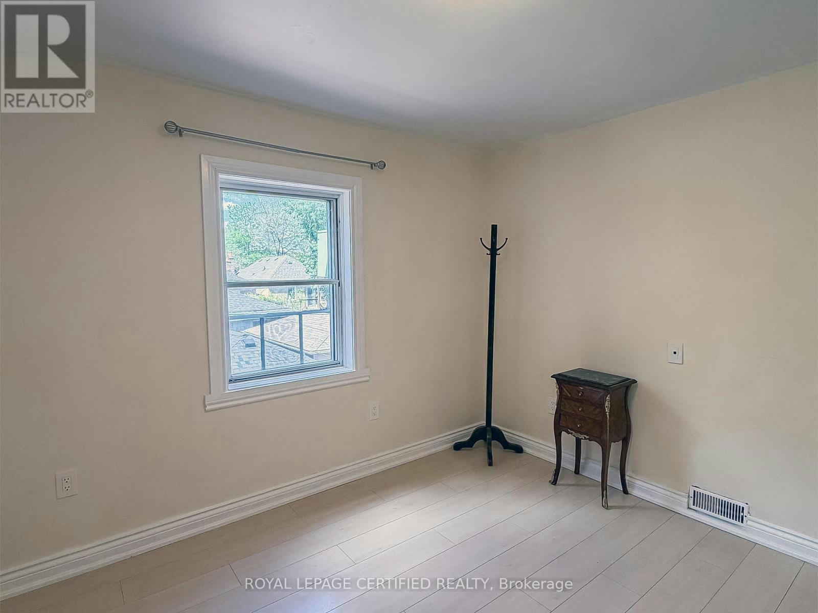 UPPER-148 Belgravia Avenue, Toronto, ON, M6E 2M7 - 9