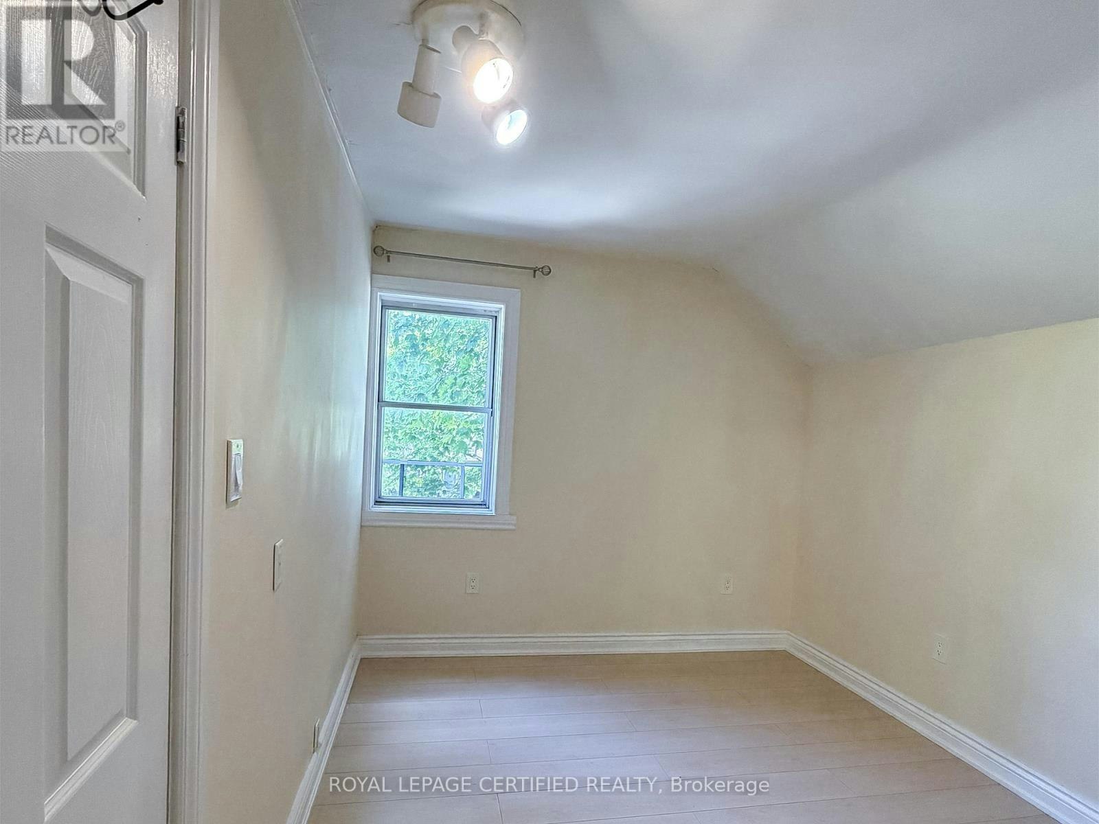 UPPER-148 Belgravia Avenue, Toronto, ON, M6E 2M7 - 16