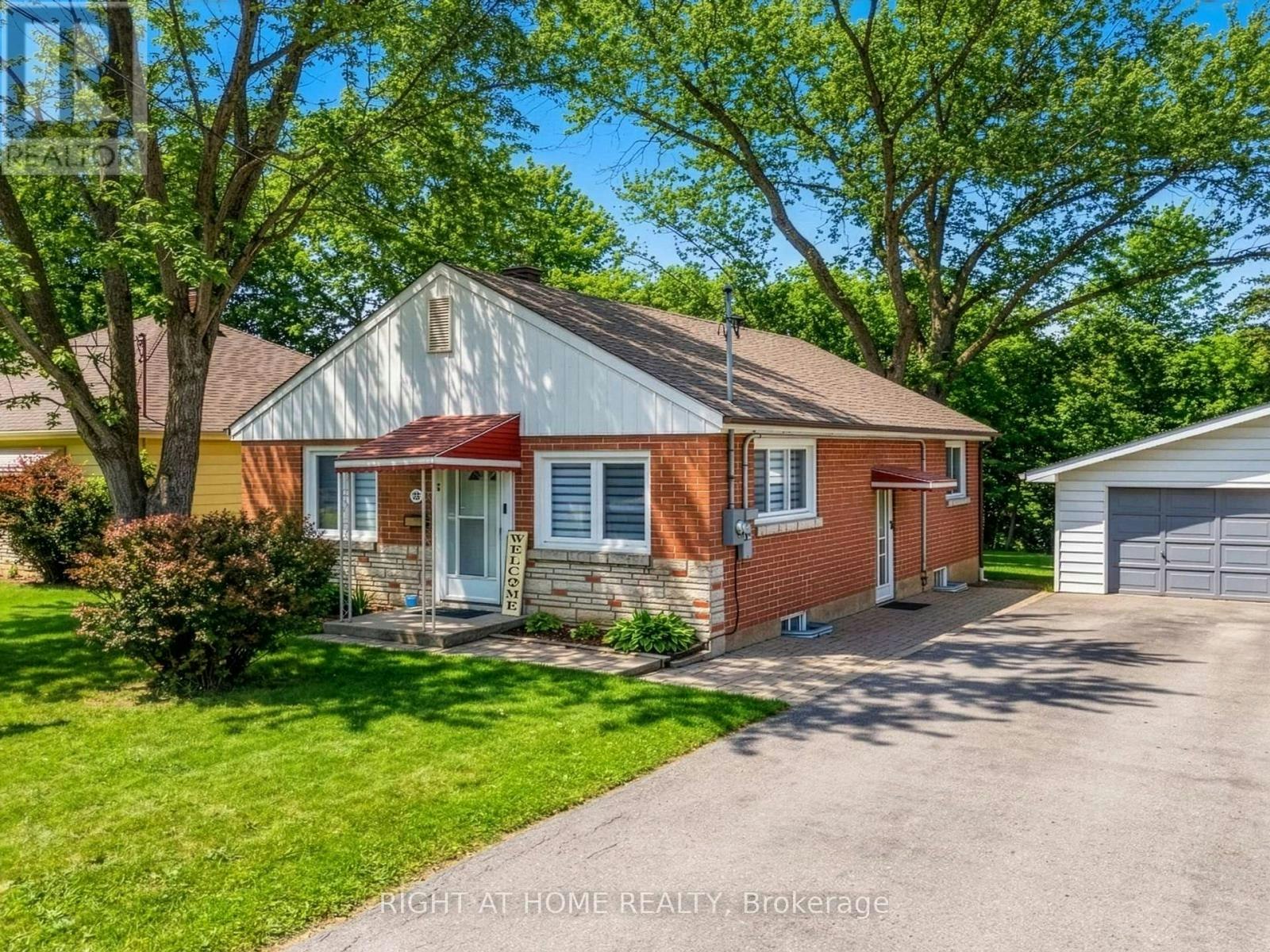 735 Srigley Street, Newmarket, ON, L3Y 1X6