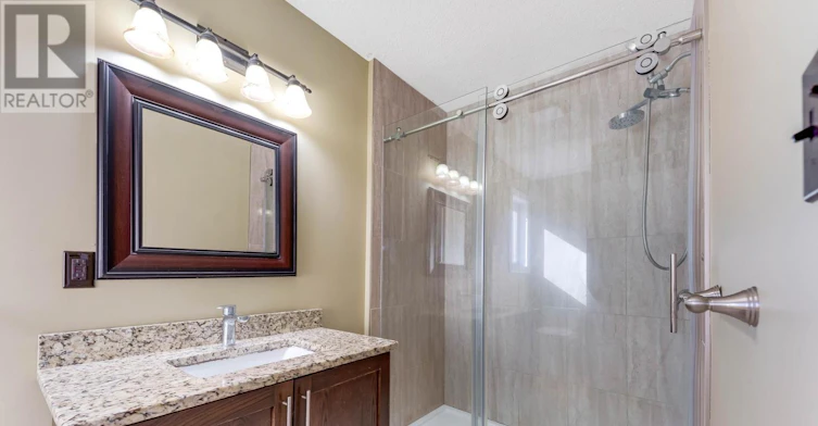 UPPER-561 Queen Street S, Kitchener, ON, N2G 1W9 - 4