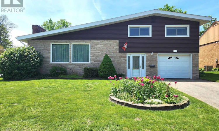 2 Woodlawn Place