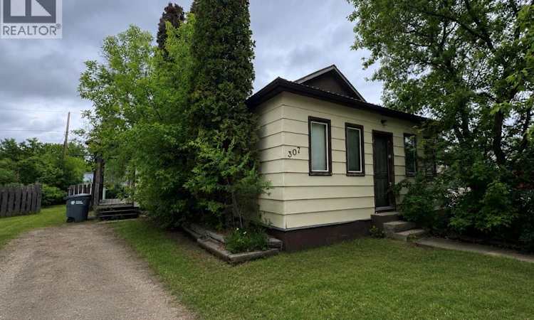 307 5th Avenue W