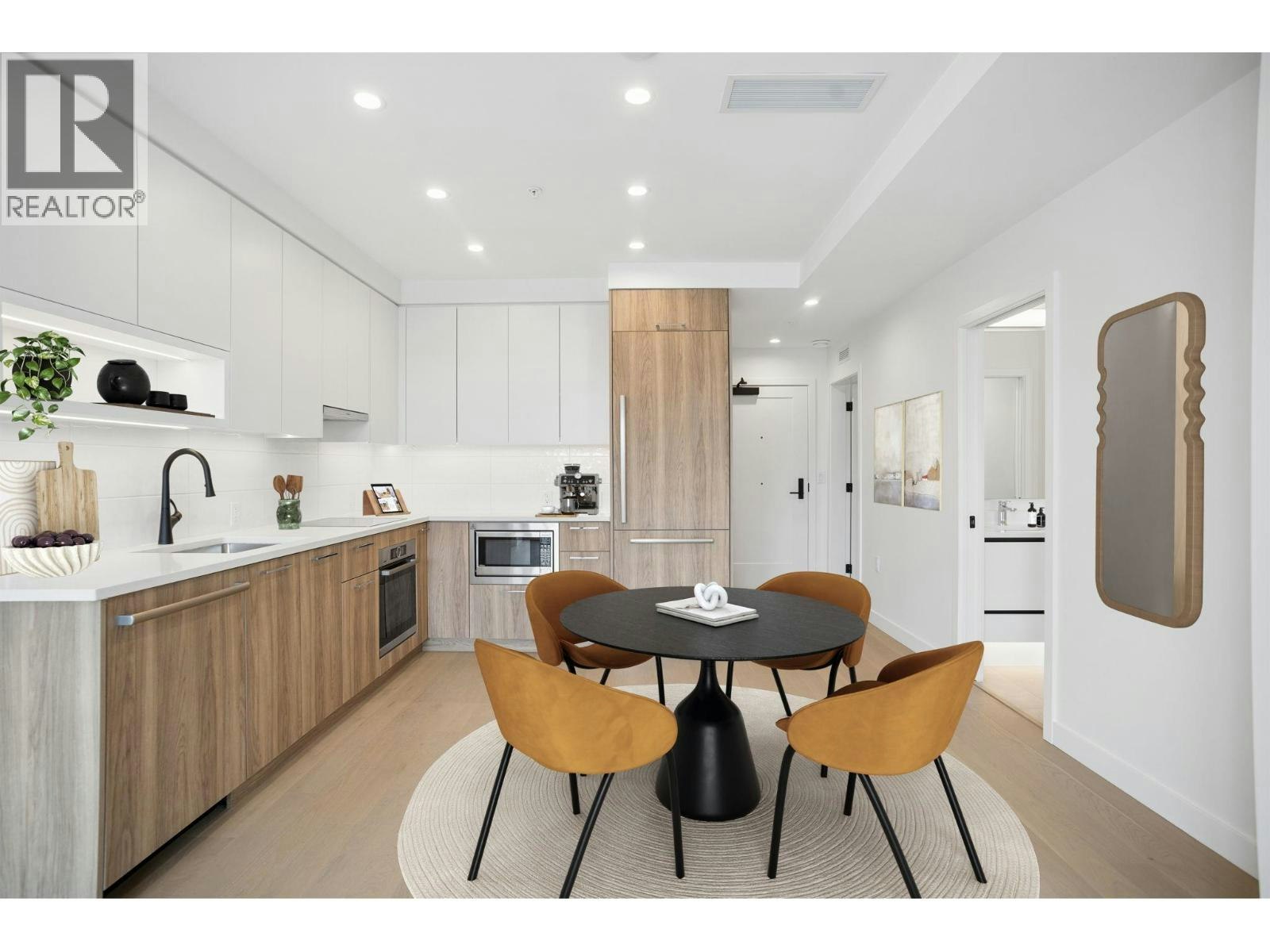 208-8398 Oak Street, Vancouver, BC, V6P 0L9