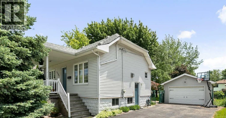 12341 Denis Street, Tecumseh, ON, N8N 1L1 - 2