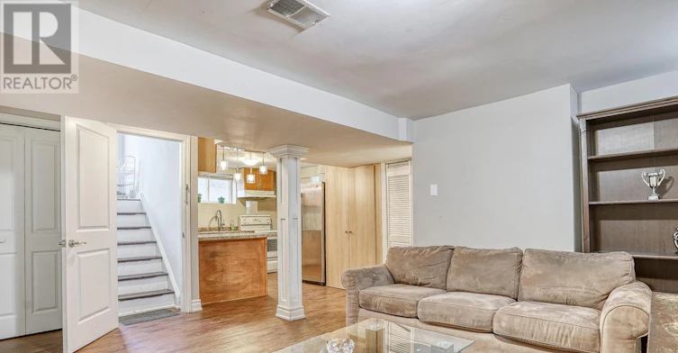 4 Yeomans Road, Toronto, ON, M3H 3J4 - 2
