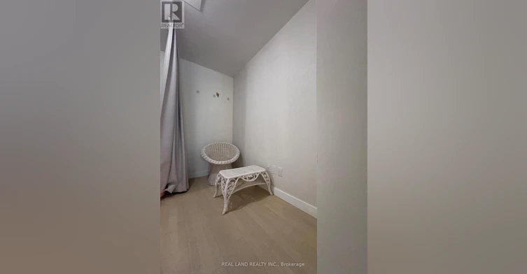 303-246 Logan Avenue, Toronto, ON, M4M 0E9 - 4