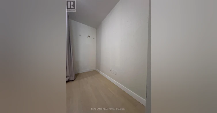 303-246 Logan Avenue, Toronto, ON, M4M 0E9 - 3