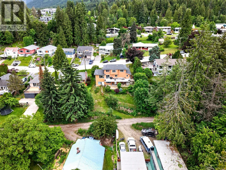 604 W Innes Street, Nelson, BC, V1L 3J3 - 4