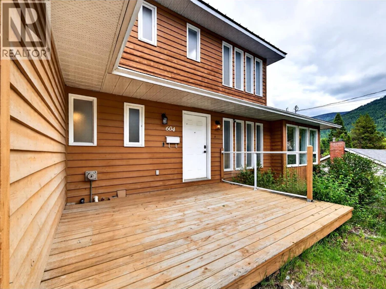 604 W Innes Street, Nelson, BC, V1L 3J3 - 60