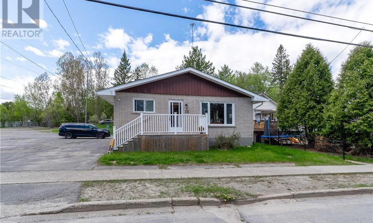 32 Edward Avenue