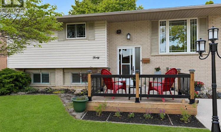 40 Thornhill Crescent