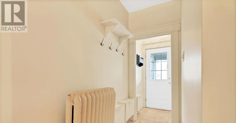 MAIN-25 Dixon Avenue, Toronto, ON, M4L 1N2 - 4