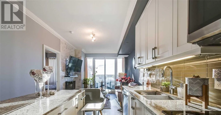 706B-9600 Yonge Street, Richmond Hill, ON, L4C 0X3 - 3