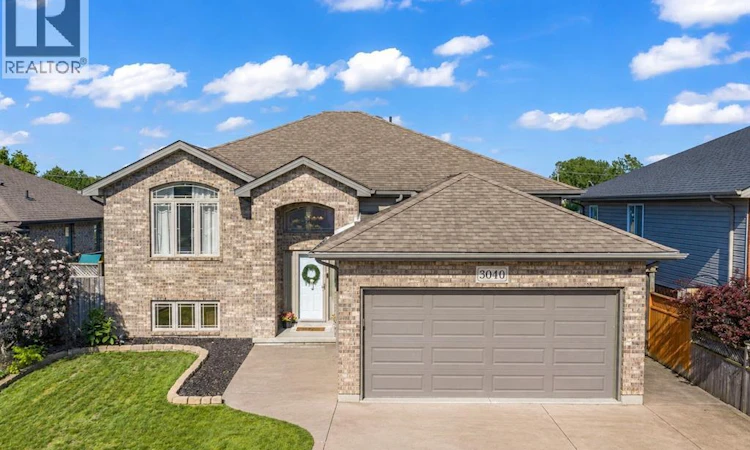 3040 Troup Crescent