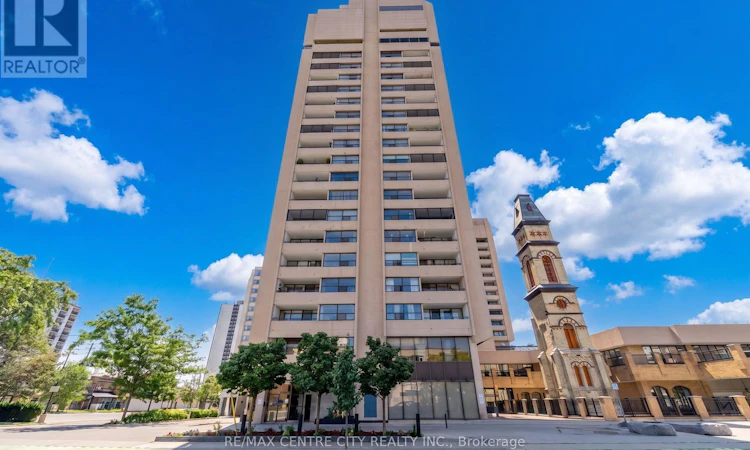 901-389 Dundas Street