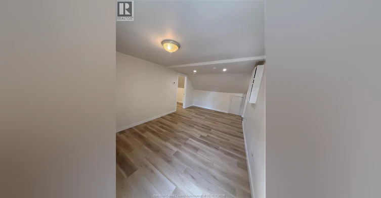 UPPER-699 Charlotte Street, Windsor, ON, N8X 3A6 - 9