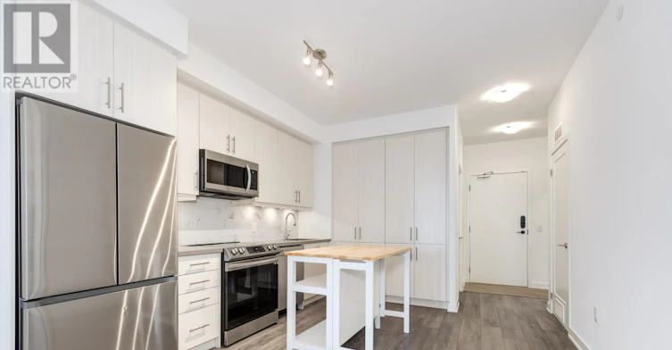 305-95 Oneida Crescent, Richmond Hill, ON, L4B 0H5 - 3