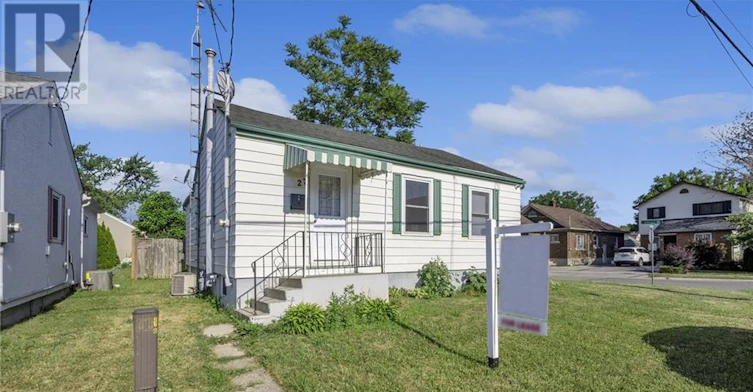 MAIN-27 St George Street, St. Catharines, ON, L2M 5P4