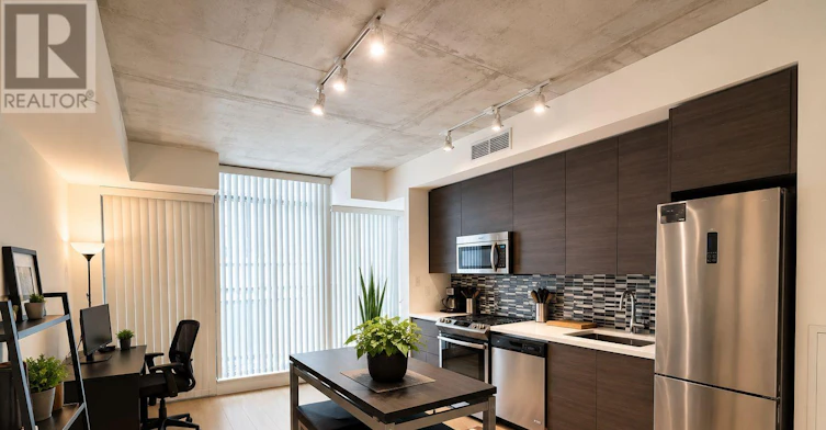 426-111 Bathurst Street, Toronto, ON, M5V 2R1