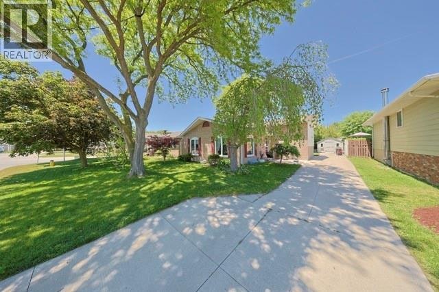 22 Turner Drive, Sarnia, ON, N7S 4L1