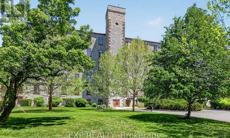 317-1 Rosamond Street E
