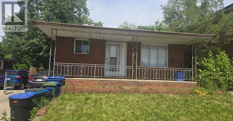 MAIN-1018 California Avenue, Windsor, ON, N9B 2Z7
