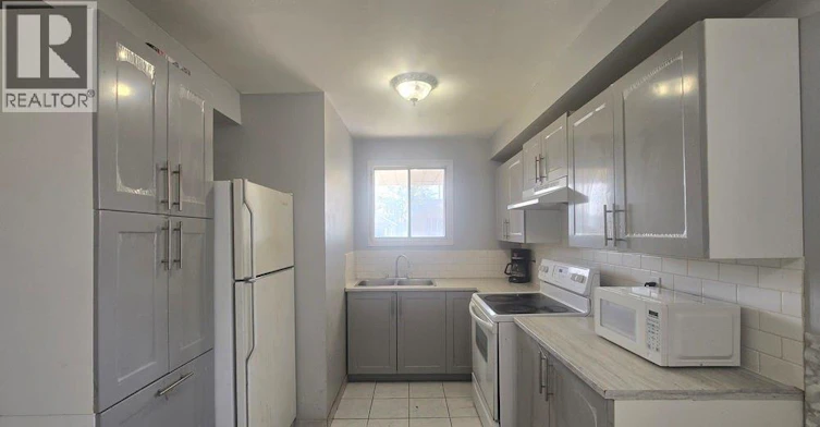 MAIN-1018 California Avenue, Windsor, ON, N9B 2Z7 - 6