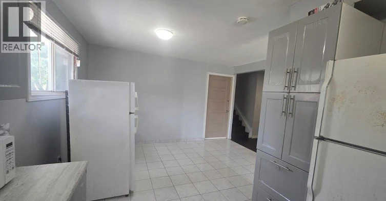 MAIN-1018 California Avenue, Windsor, ON, N9B 2Z7 - 7
