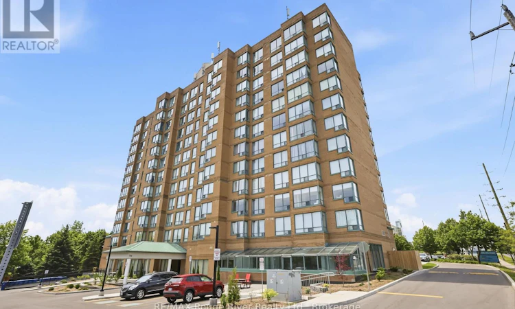 1107-711 Rossland Rd Road E