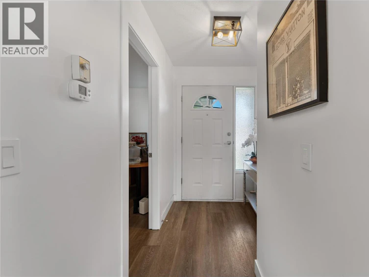 3-1874 Parkview Crescent, Kelowna, BC, V1X 7G6 - 2