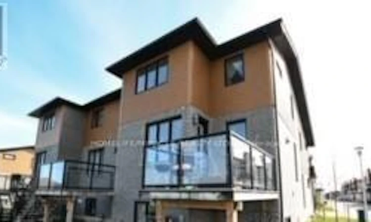 939 Village Square WEST