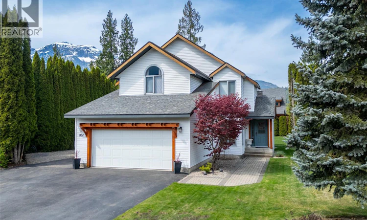 1107 Pineridge Crescent