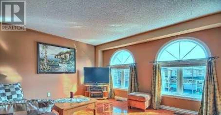 71 Gail Parks Crescent, Newmarket, ON, L3X 3B9 - 2