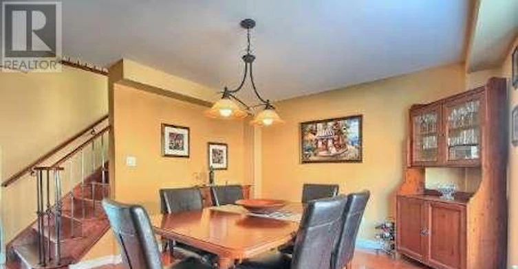 71 Gail Parks Crescent, Newmarket, ON, L3X 3B9 - 3