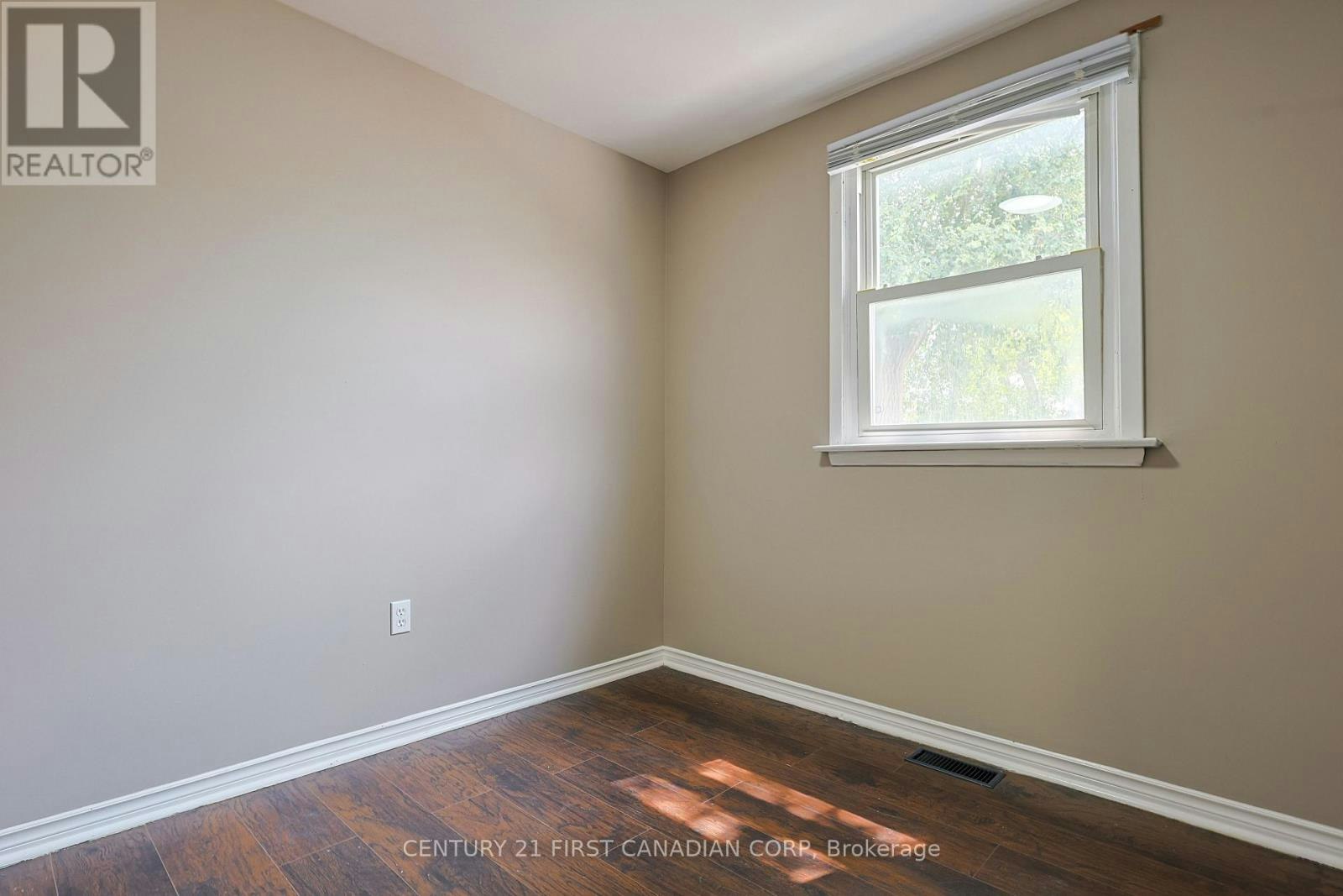 UPPER UNIT-1775 Oxford Street E, London, ON, N5V 2Z6 - 32