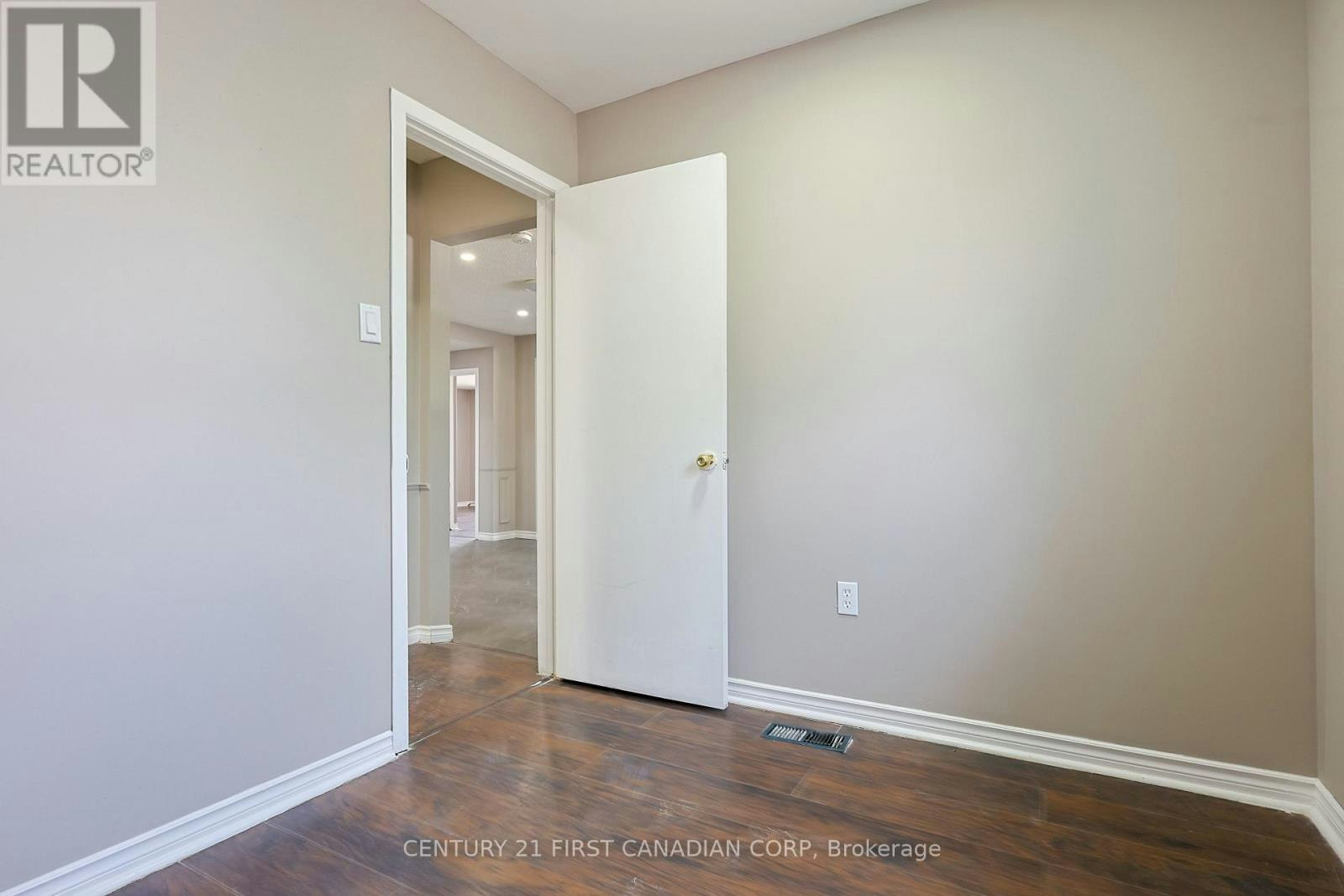 UPPER UNIT-1775 Oxford Street E, London, ON, N5V 2Z6 - 31