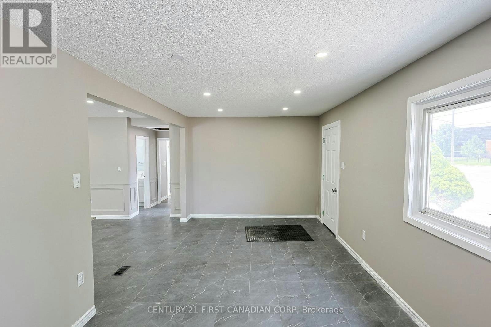 UPPER UNIT-1775 Oxford Street E, London, ON, N5V 2Z6 - 22