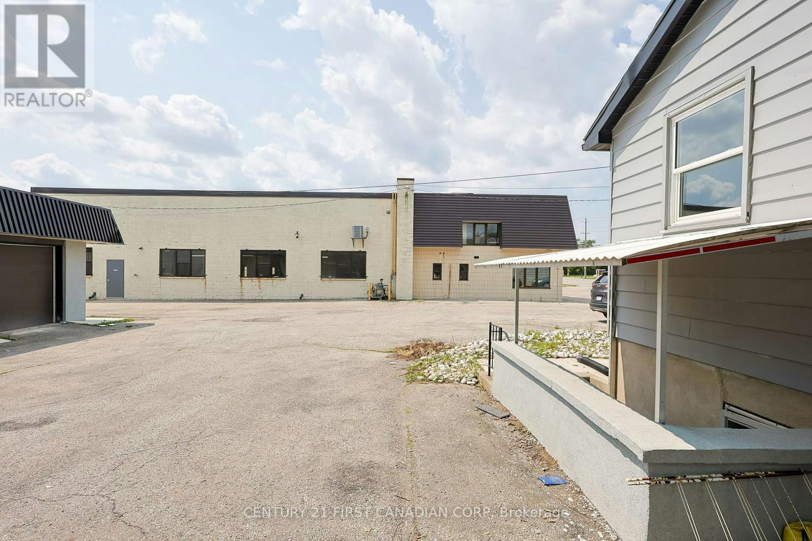 UPPER UNIT-1775 Oxford Street E, London, ON, N5V 2Z6 - 37